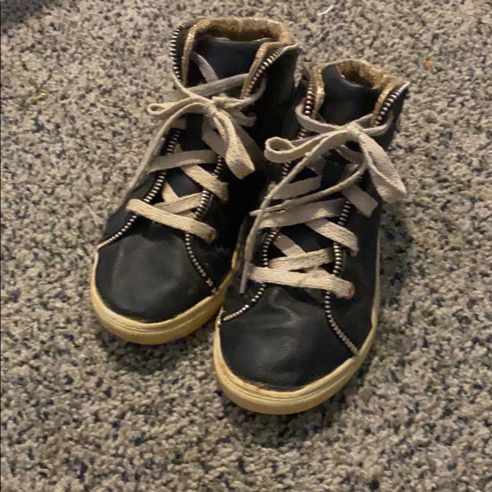 Wonder Nation black and gold shoe